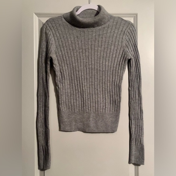 SOLD Ribbed Turtleneck Knit Sweater Size Medium, can fit Small - Picture 2 of 4